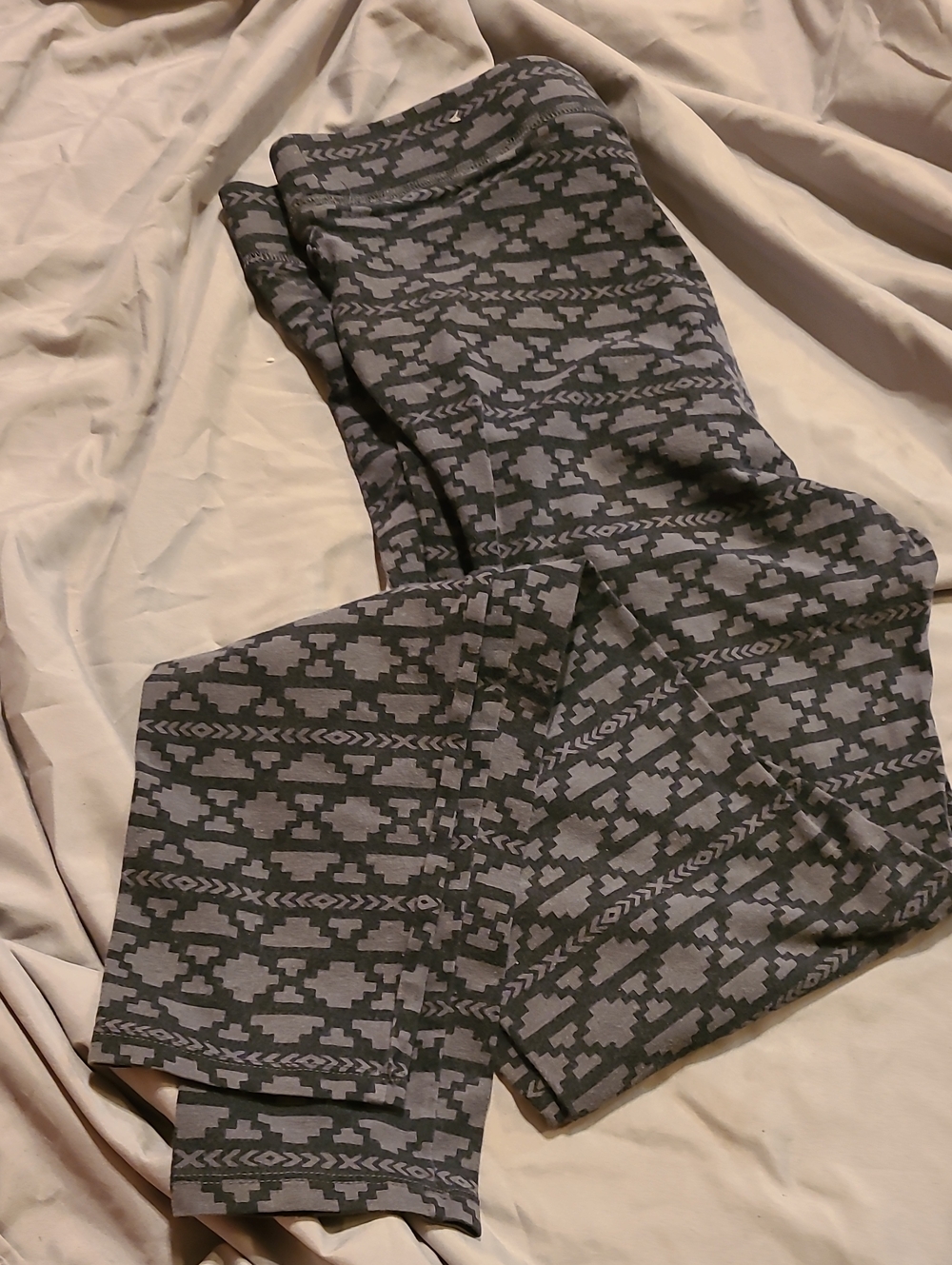 PINK Victoria's Secret Gray Patterned Leggings